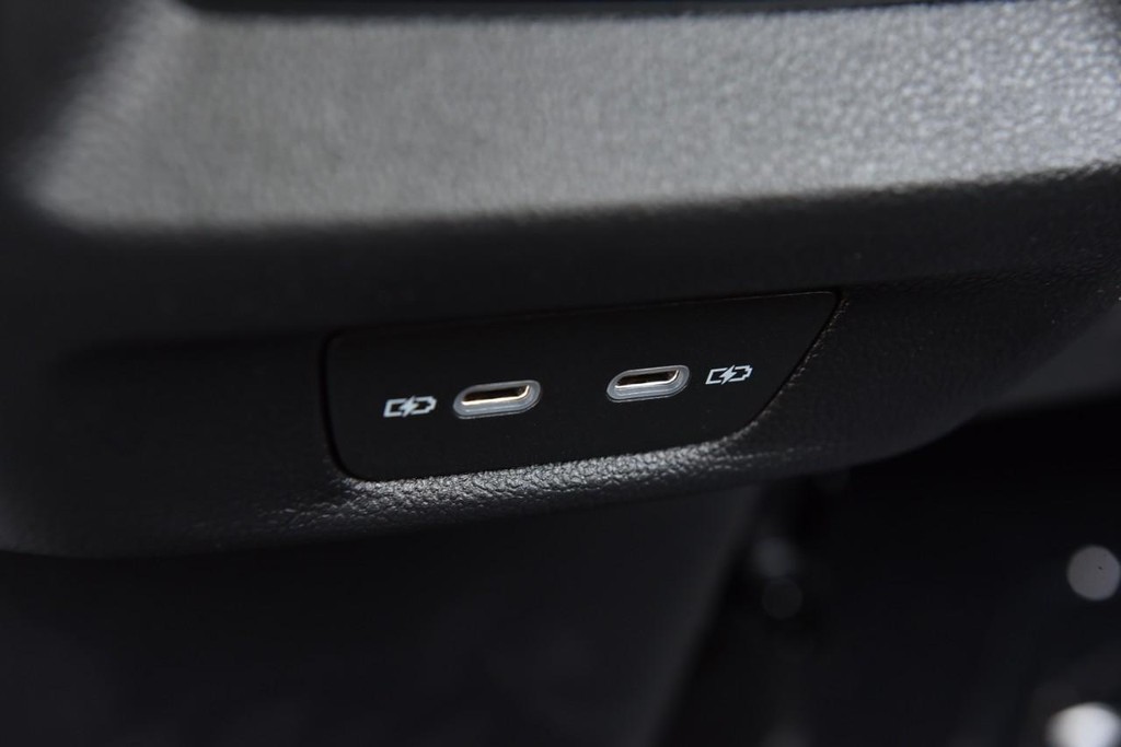Volkswagen Tiguan Vehicle Full-screen Gallery Image 24