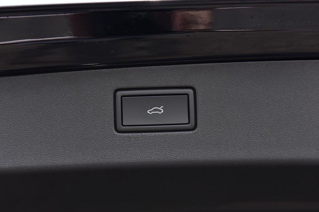 Volkswagen Tiguan Vehicle Full-screen Gallery Image 26