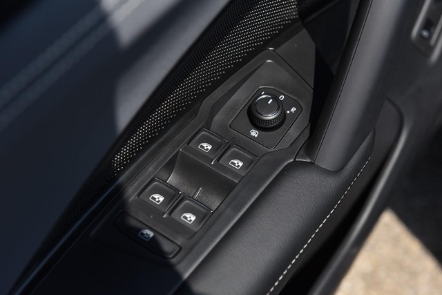 Volkswagen Tiguan Vehicle Image 08