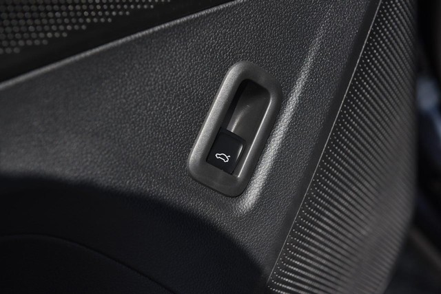 Volkswagen Tiguan Vehicle Image 09
