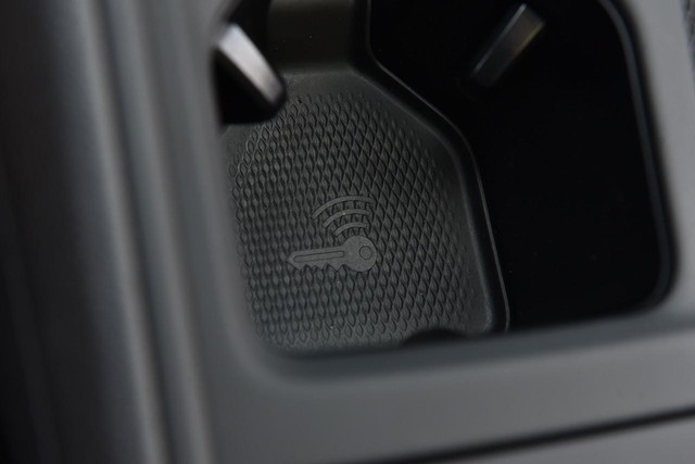 Volkswagen Tiguan Vehicle Image 16
