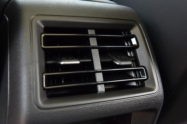 Volkswagen Tiguan Vehicle Image 23