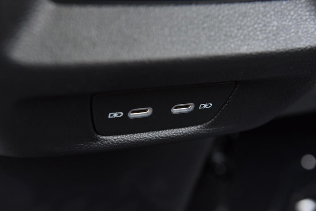 Volkswagen Tiguan Vehicle Image 24