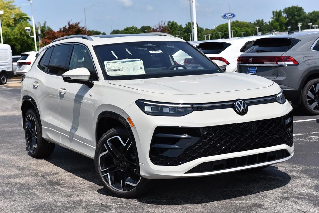 Volkswagen Tiguan Vehicle Full-screen Gallery Image 2