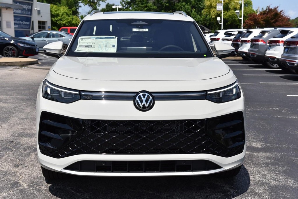 Volkswagen Tiguan Vehicle Full-screen Gallery Image 4