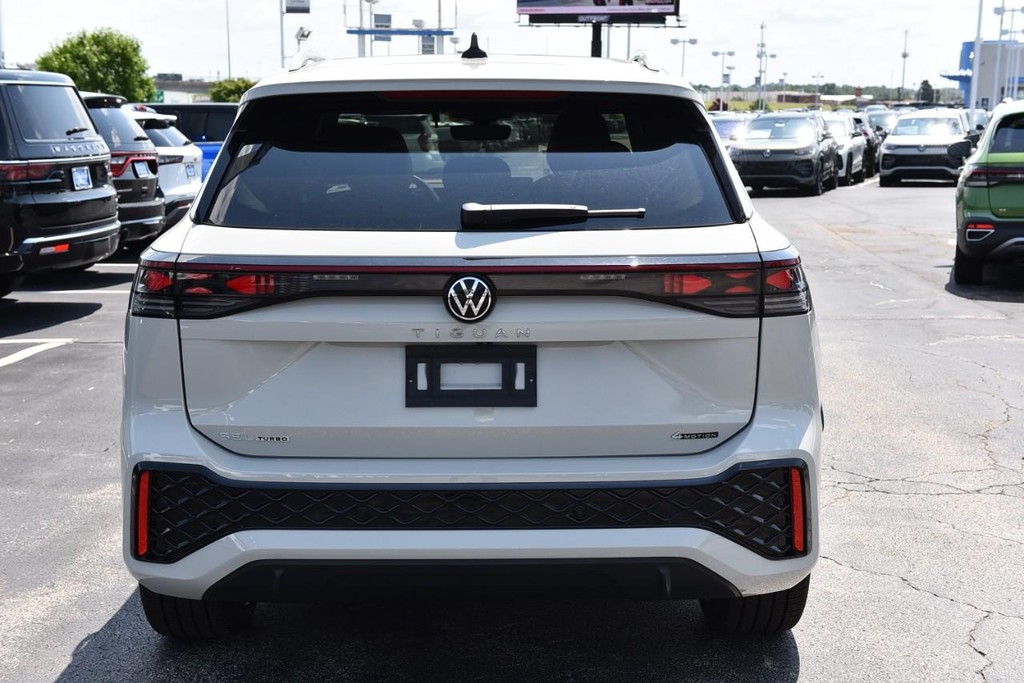 Volkswagen Tiguan Vehicle Full-screen Gallery Image 6