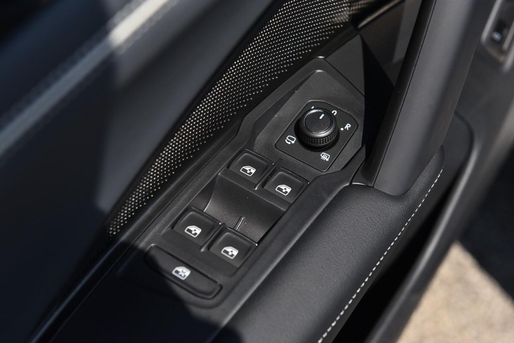 Volkswagen Tiguan Vehicle Full-screen Gallery Image 8