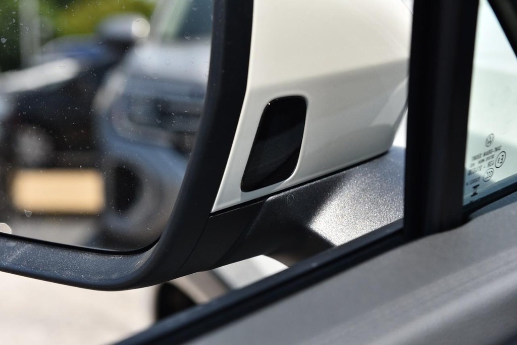 Volkswagen Tiguan Vehicle Full-screen Gallery Image 10