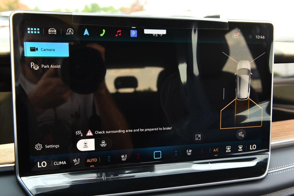 Volkswagen Tiguan Vehicle Full-screen Gallery Image 13