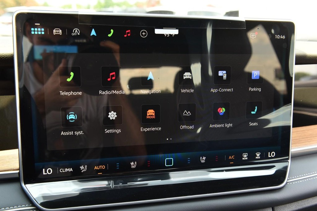 Volkswagen Tiguan Vehicle Full-screen Gallery Image 14