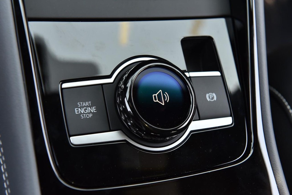 Volkswagen Tiguan Vehicle Full-screen Gallery Image 16