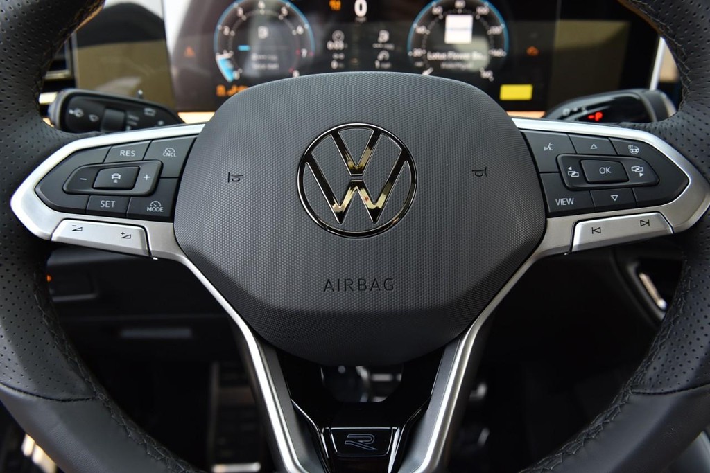 Volkswagen Tiguan Vehicle Full-screen Gallery Image 17
