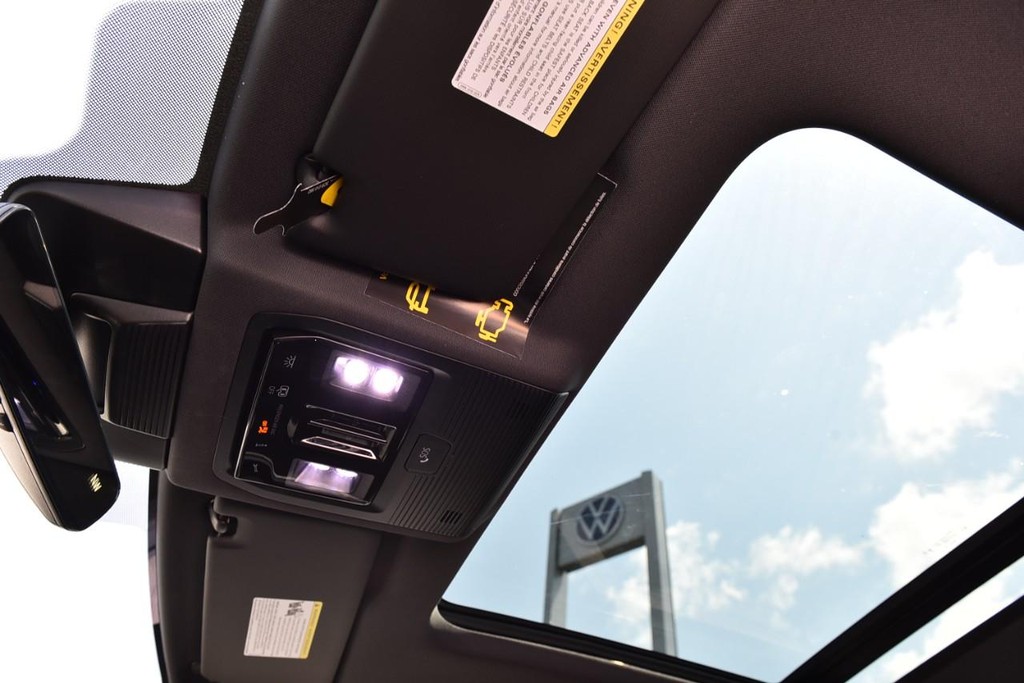 Volkswagen Tiguan Vehicle Full-screen Gallery Image 20