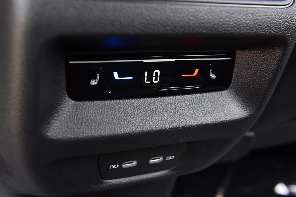 Volkswagen Tiguan Vehicle Full-screen Gallery Image 23