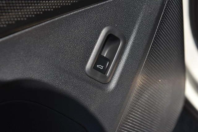 Volkswagen Tiguan Vehicle Image 09