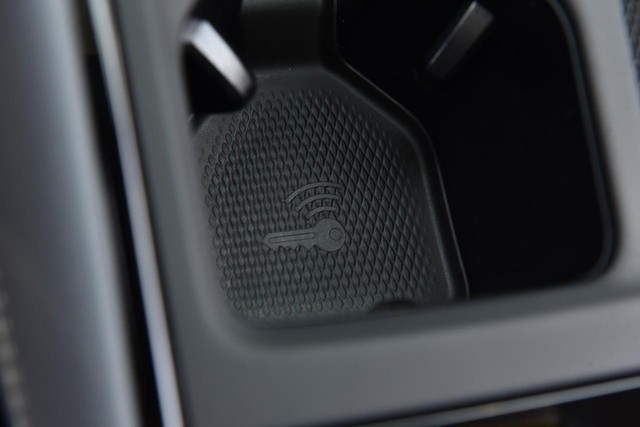 Volkswagen Tiguan Vehicle Image 15