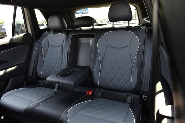 Volkswagen Tiguan Vehicle Image 21