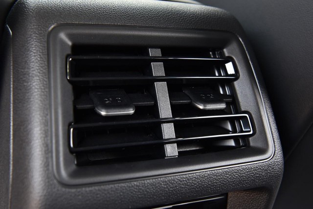 Volkswagen Tiguan Vehicle Image 22