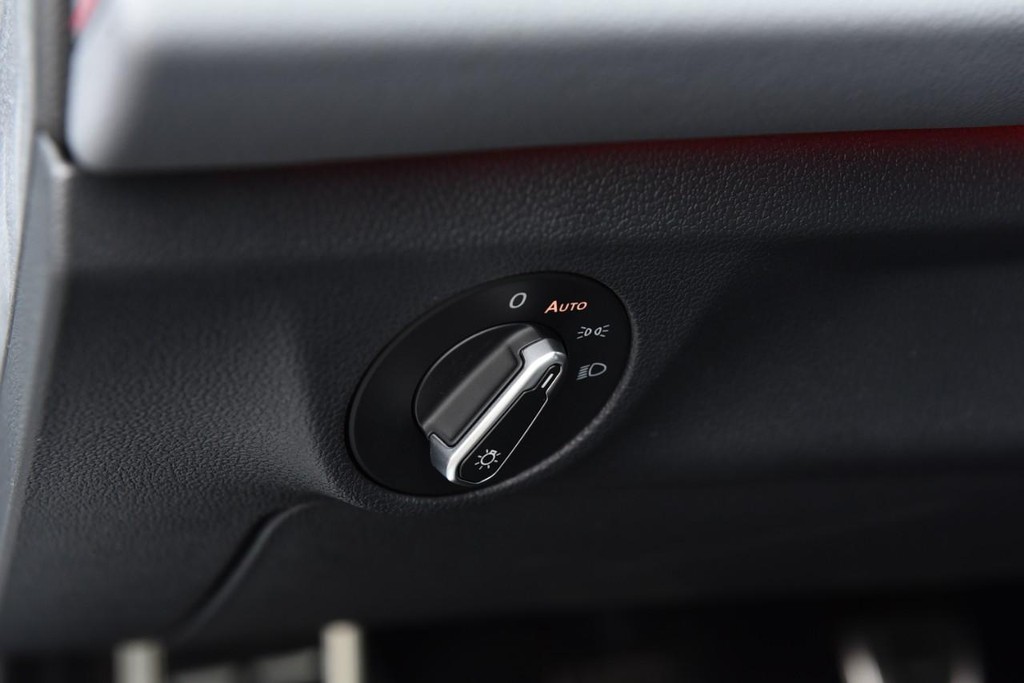 Volkswagen Jetta GLI Vehicle Full-screen Gallery Image 11