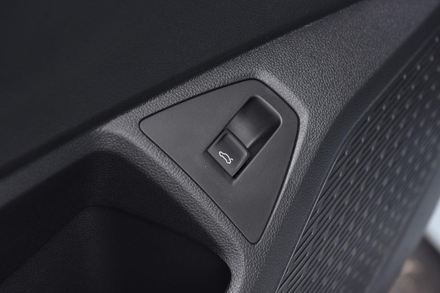 Volkswagen Jetta GLI Vehicle Image 09