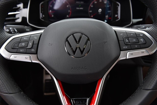 Volkswagen Jetta GLI Vehicle Image 19