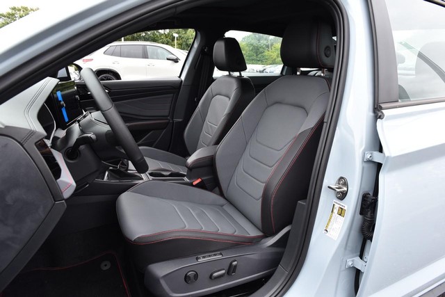 Volkswagen Jetta GLI Vehicle Image 20