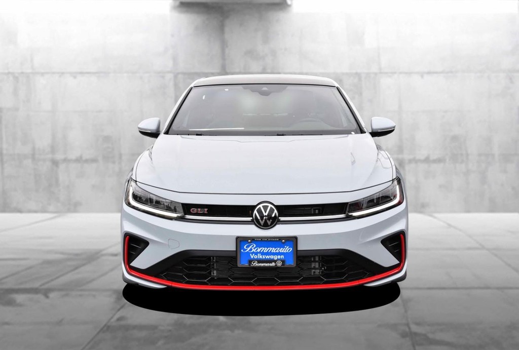 Volkswagen Jetta GLI Vehicle Full-screen Gallery Image 4