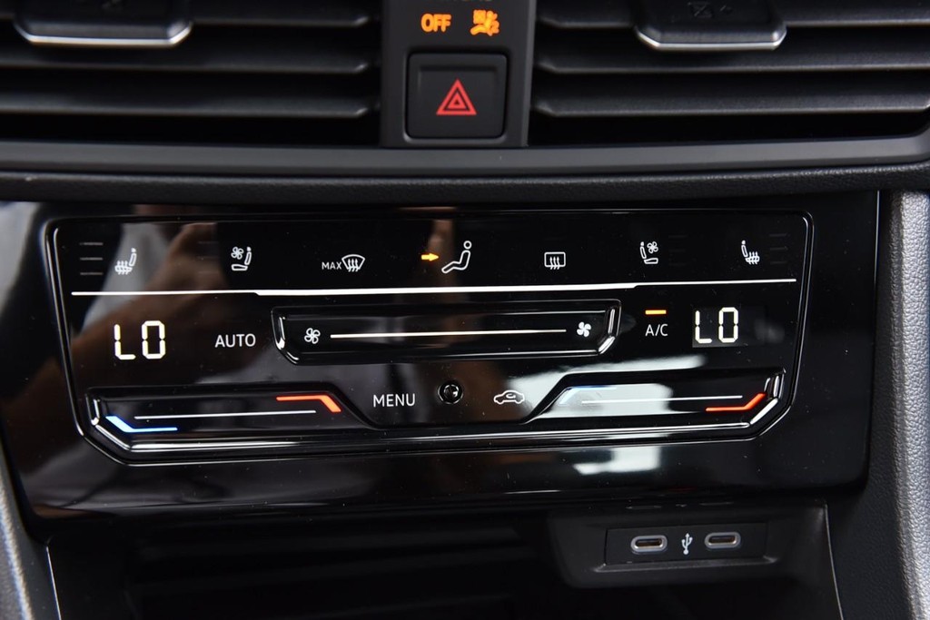 Volkswagen Jetta GLI Vehicle Full-screen Gallery Image 15