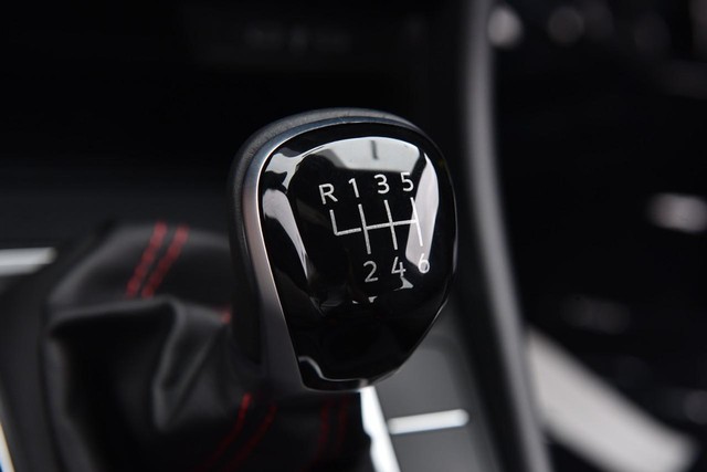 Volkswagen Jetta GLI Vehicle Image 18