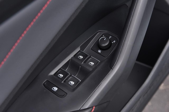 Volkswagen Jetta GLI Vehicle Image 08