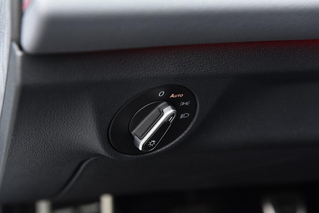 Volkswagen Jetta GLI Vehicle Image 11