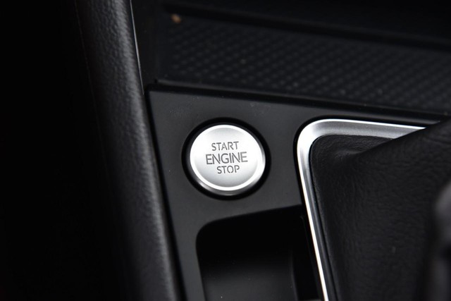 Volkswagen Jetta GLI Vehicle Image 17