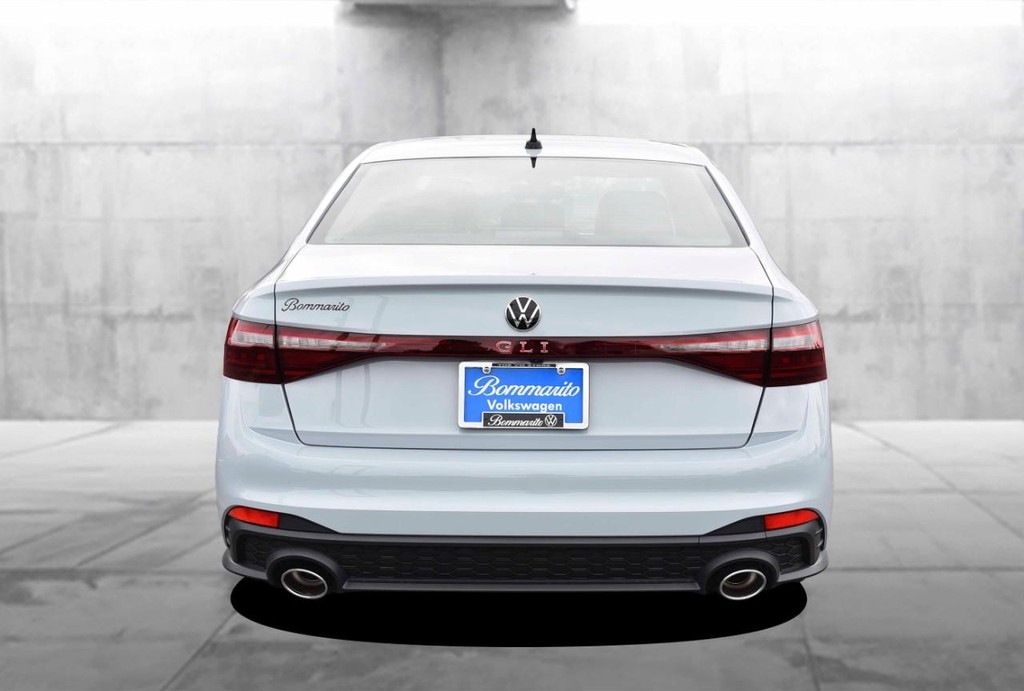 Volkswagen Jetta GLI Vehicle Full-screen Gallery Image 6