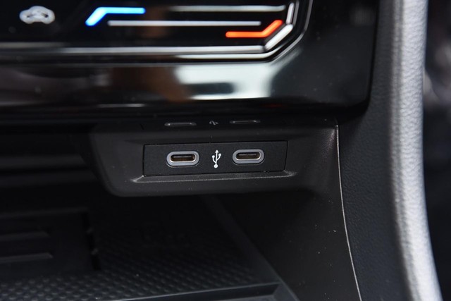 Volkswagen Jetta GLI Vehicle Image 16