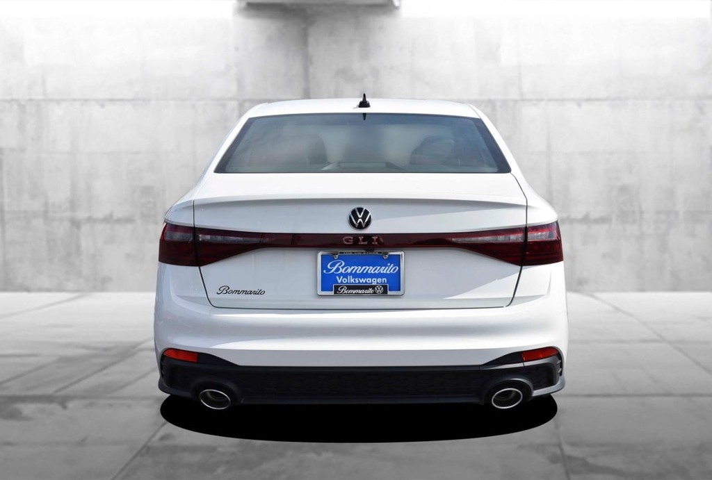 Volkswagen Jetta GLI Vehicle Full-screen Gallery Image 6