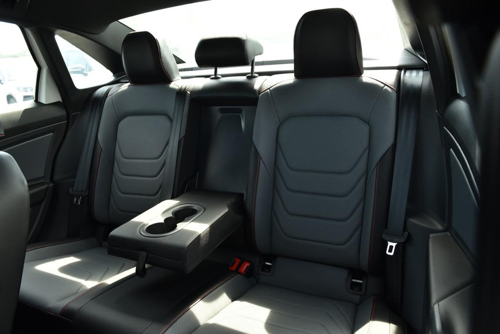 Volkswagen Jetta GLI Vehicle Full-screen Gallery Image 23