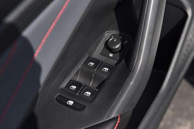 Volkswagen Jetta GLI Vehicle Image 08