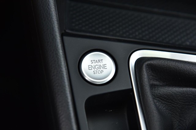 Volkswagen Jetta GLI Vehicle Image 17