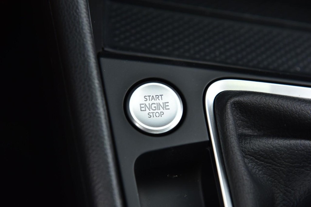 Volkswagen Jetta GLI Vehicle Full-screen Gallery Image 17