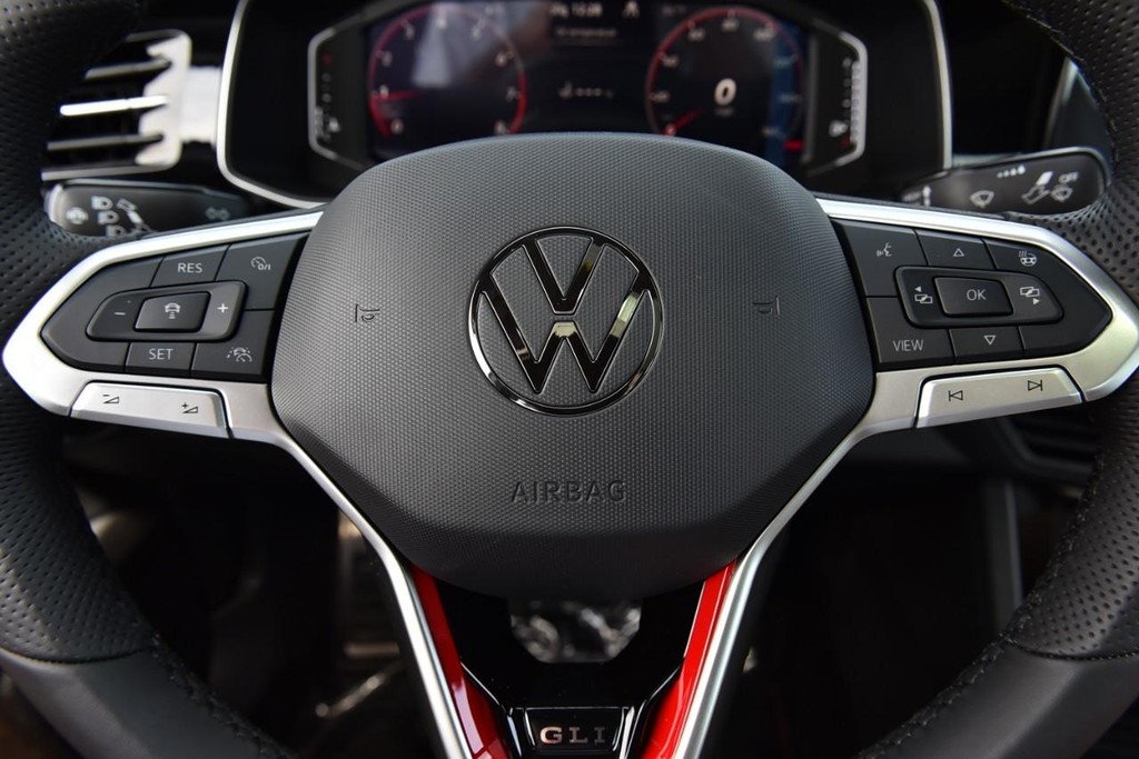 Volkswagen Jetta GLI Vehicle Full-screen Gallery Image 19