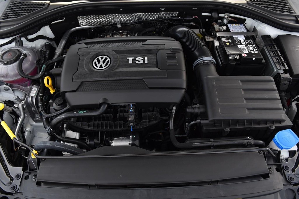 Volkswagen Jetta GLI Vehicle Full-screen Gallery Image 24
