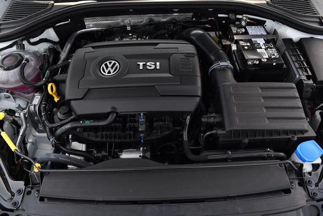 Volkswagen Jetta GLI Vehicle Image 24