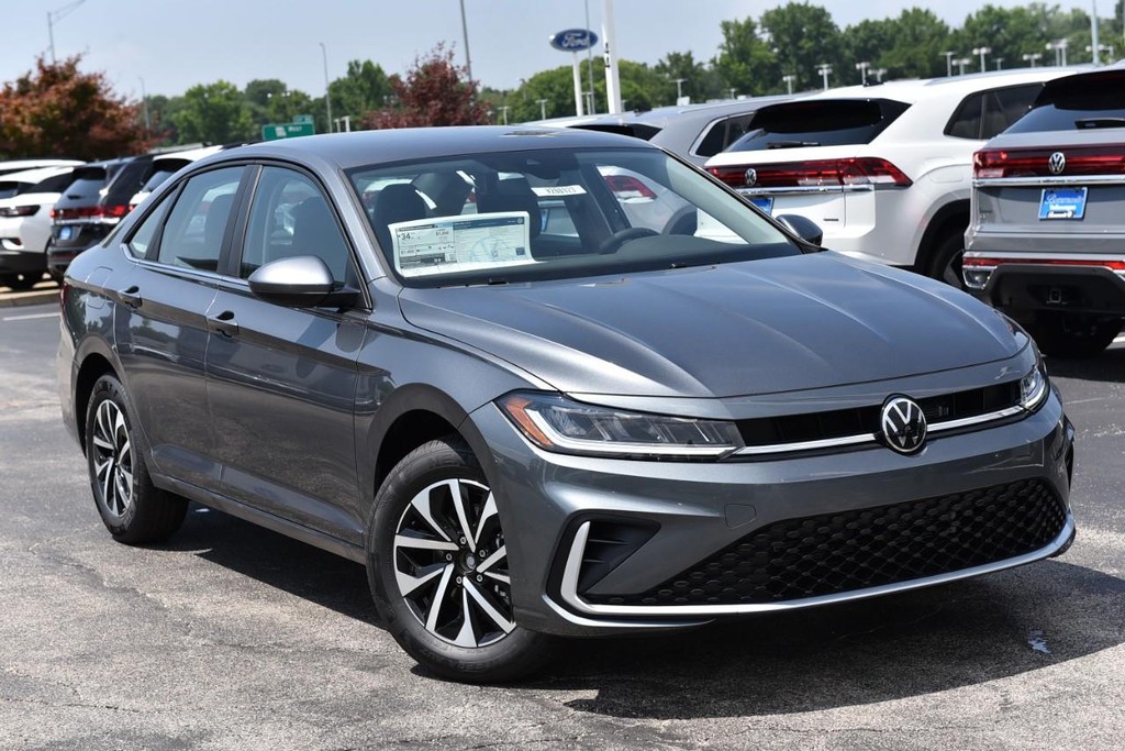 Volkswagen Jetta Vehicle Full-screen Gallery Image 2