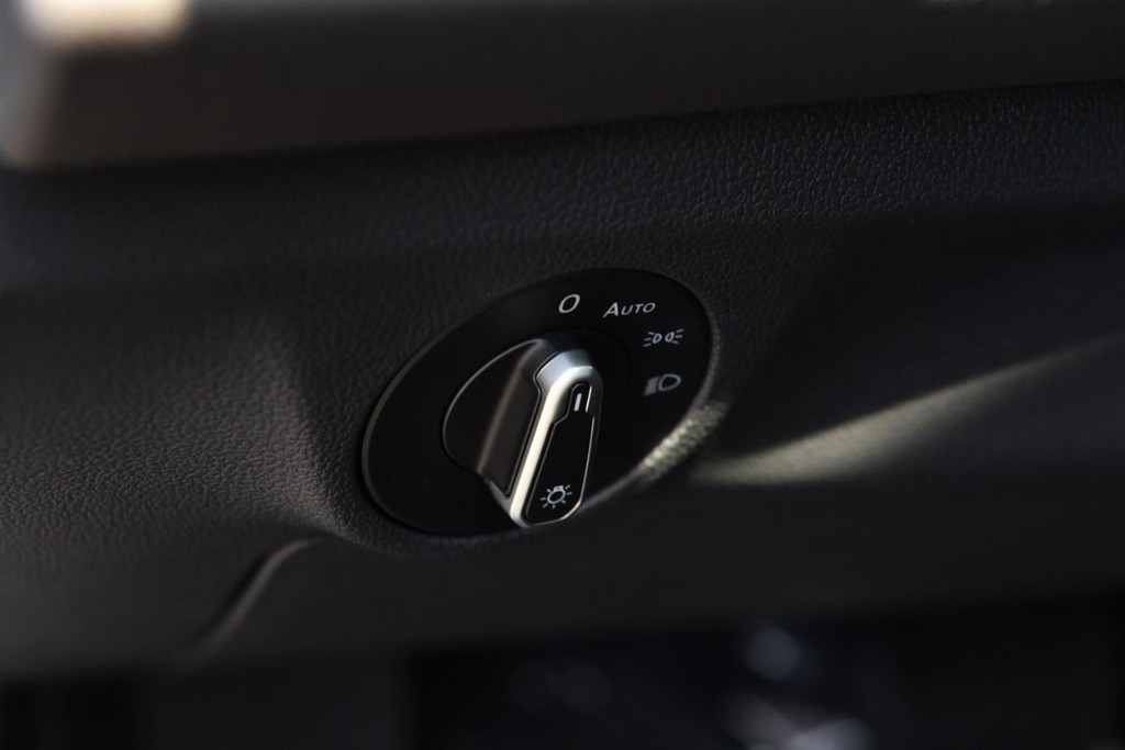 Volkswagen Jetta Vehicle Full-screen Gallery Image 11