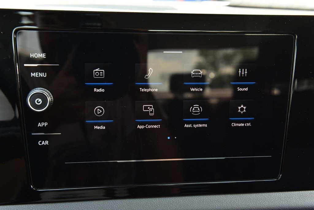 Volkswagen Jetta Vehicle Full-screen Gallery Image 14