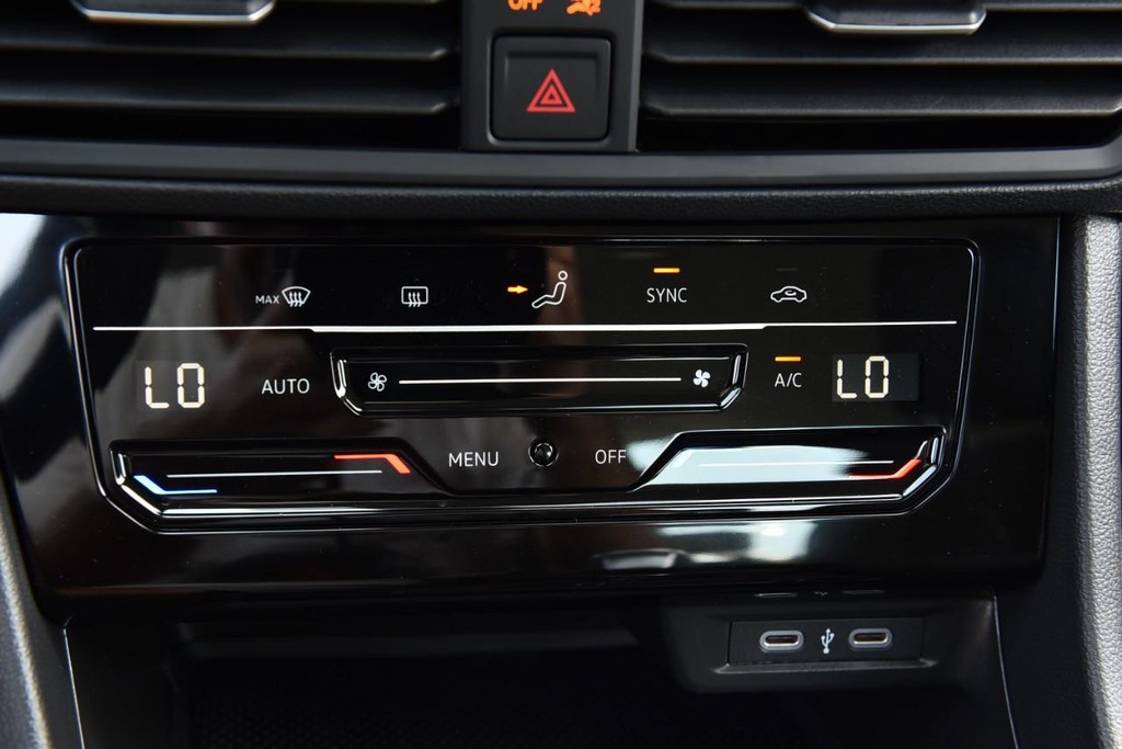 Volkswagen Jetta Vehicle Full-screen Gallery Image 15
