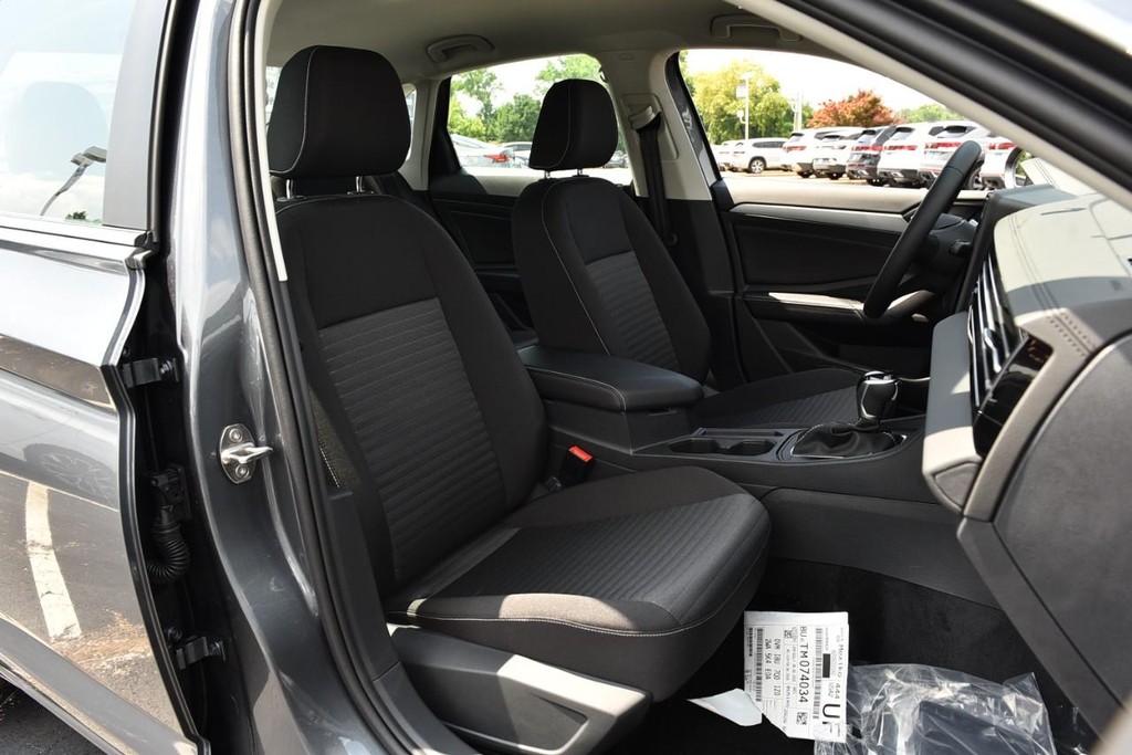 Volkswagen Jetta Vehicle Full-screen Gallery Image 20