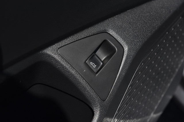 Volkswagen Jetta Vehicle Image 09