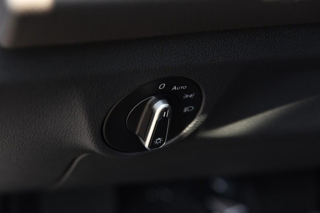 Volkswagen Jetta Vehicle Image 11