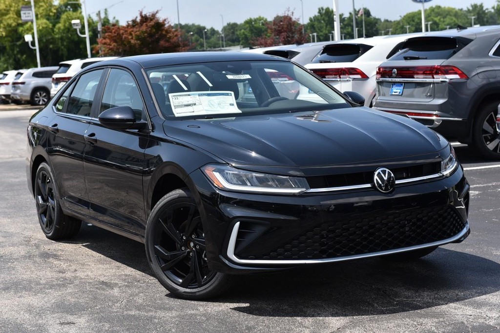 Volkswagen Jetta Vehicle Full-screen Gallery Image 2